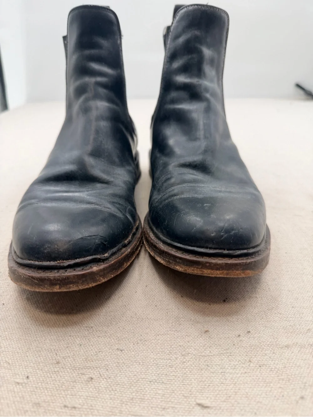 Frye Black Leather Chelsea Boots for Men - Classic Slip-On Style
